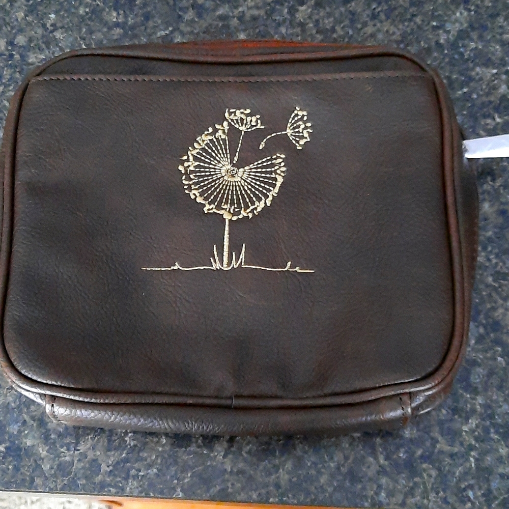 31 make up bag/travel bag
